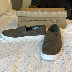 Toms Luca Tarmac Olive Perforated Microfiber Flats
